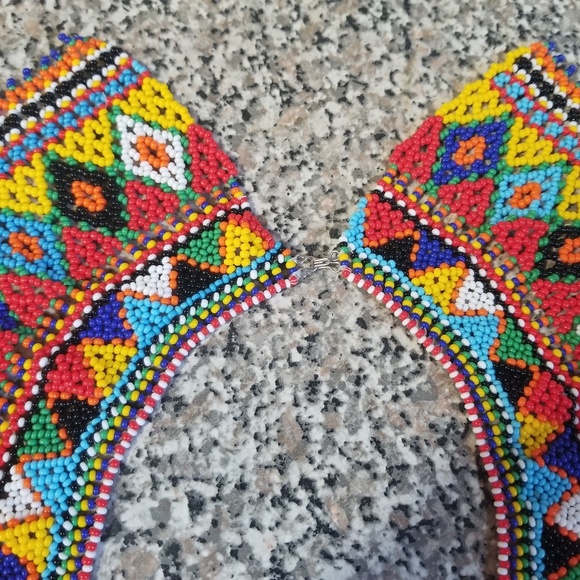 Large Rainbow Panamanian beaded collar necklace - Picture 6 of 8